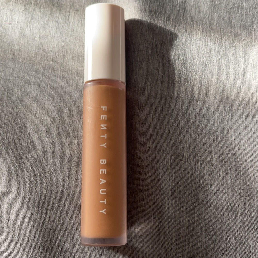 Fenty 385 Pro Filt'r Instant Retouch Concealer - Picture 2 of 3